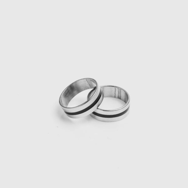 Single striped ring